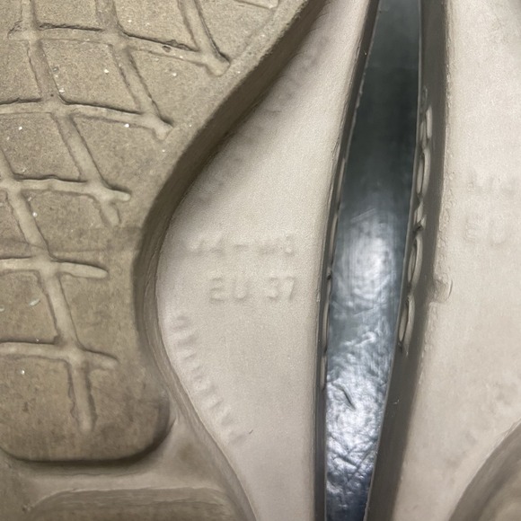 OOFOS OOlala Womens Sz 6 Recovery Flip Flop Thong Tan Beige Sandals EU 37 - Picture 8 of 10